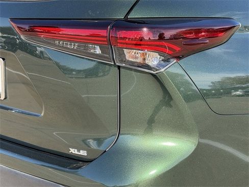 Certified 2024 Toyota Highlander XLE image 7