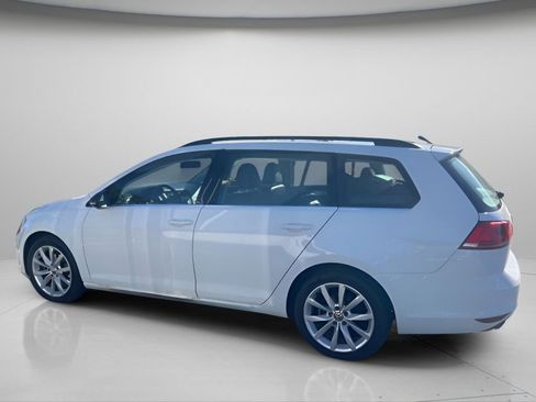 Used 2017 Volkswagen Golf SE image 25