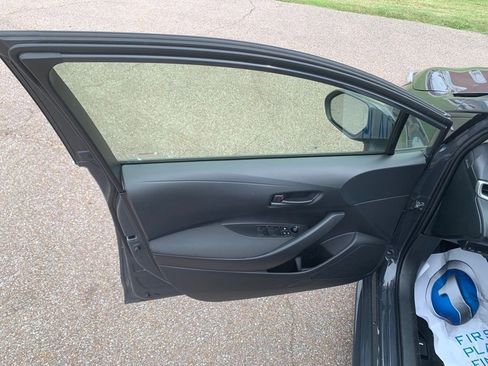 Used 2025 Toyota Corolla LE image 12