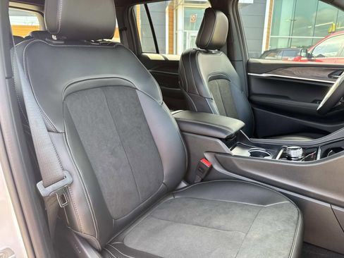 New 2026 Jeep Grand Cherokee Altitude image 12