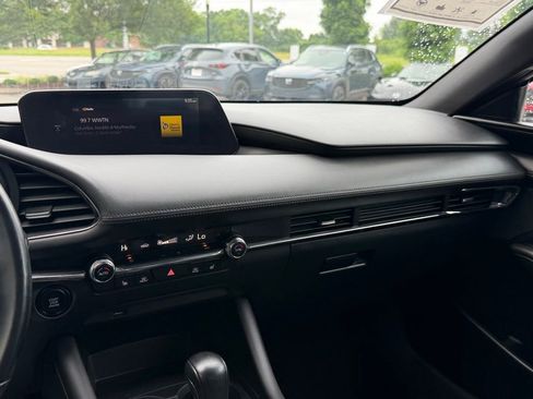 Used 2020 MAZDA MAZDA3 Hatchback w/ Preferred Package FWD image 25
