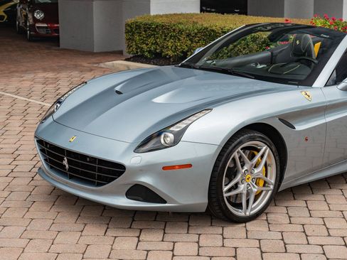 Used 2016 Ferrari California T RWD image 33