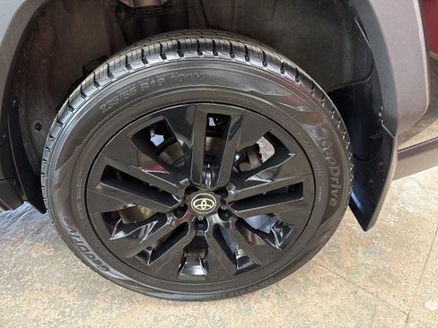 Used 2023 Toyota RAV4 XLE Premium image 8