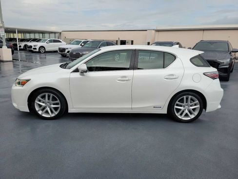 Used 2016 Lexus CT 200h w/ Accessory Package 2 FWD image 3