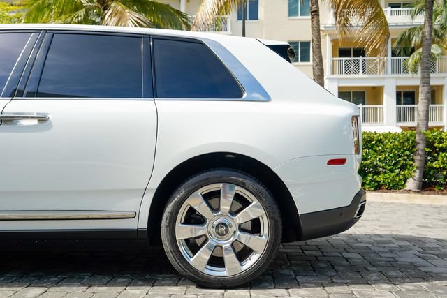 Used 2022 Rolls-Royce Cullinan AWD/4WD image 17