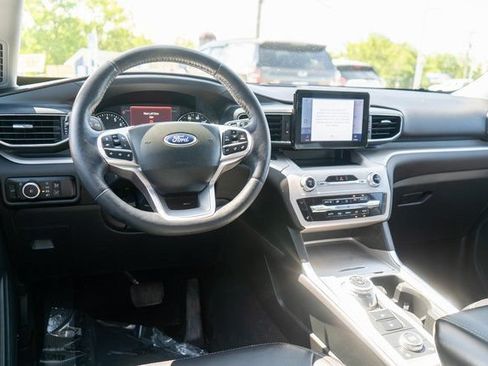 Used 2023 Ford Explorer XLT w/ Equipment Group 202A AWD/4WD image 13