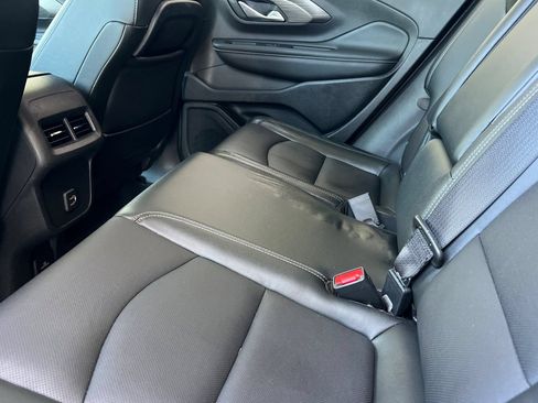 Used 2024 GMC Terrain SLT AWD/4WD image 16