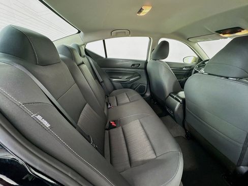 Used 2025 Nissan Altima 2.5 SV FWD image 31