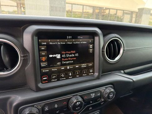 Used 2020 Jeep Gladiator Overland AWD/4WD image 16