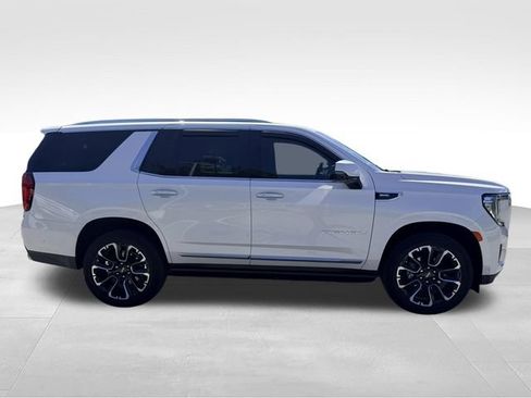 Used 2024 GMC Yukon Denali w/ Advanced Technology Package AWD/4WD image 4