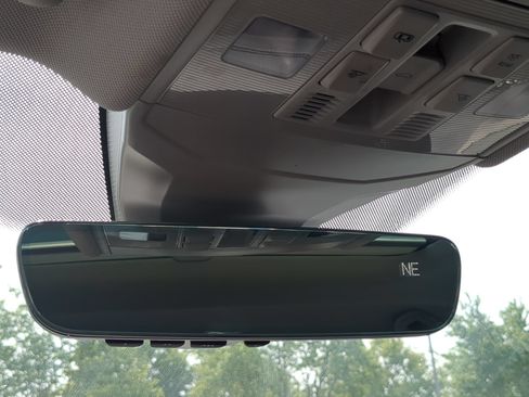 Used 2023 Volkswagen Jetta SE w/ Panoramic Sunroof Package FWD image 26