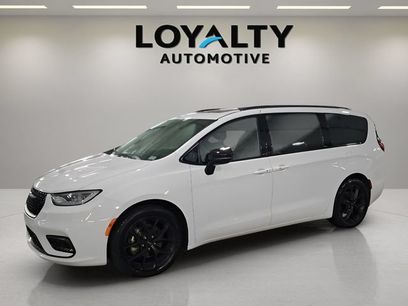 Used 2025 Chrysler Pacifica Limited