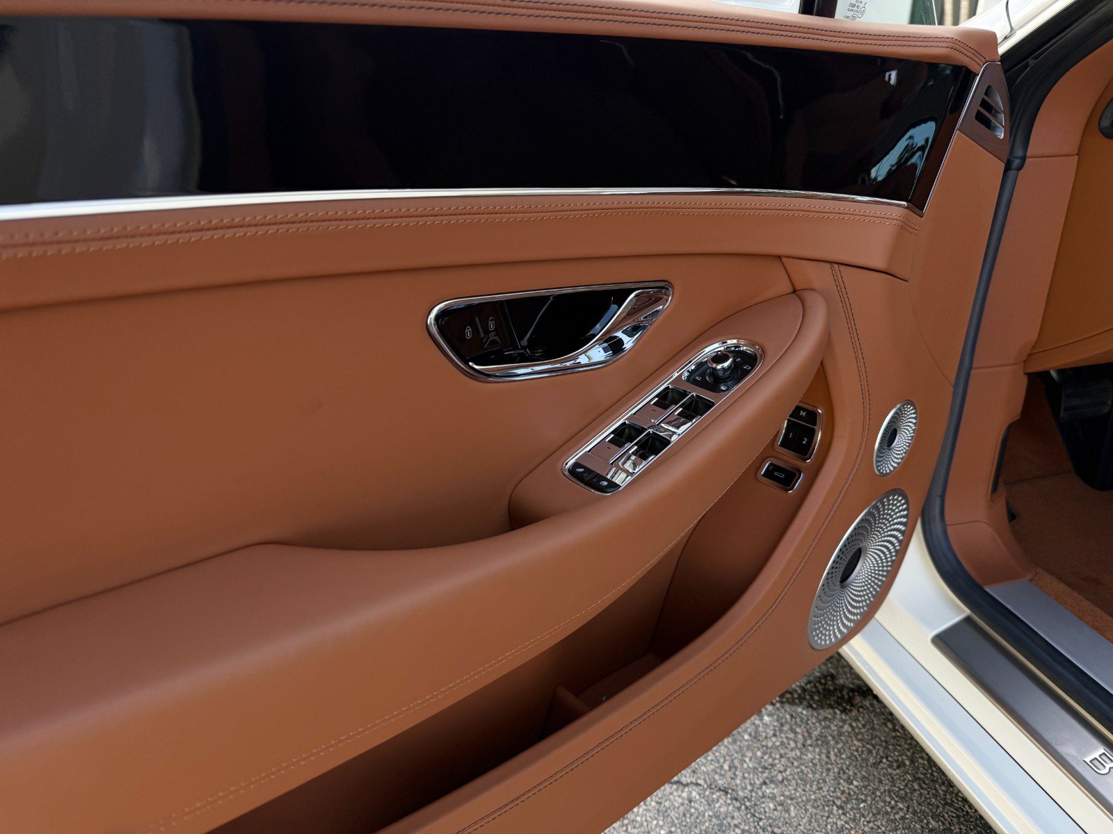 Used 2024 Bentley Continental GT V8 AWD/4WD image 31