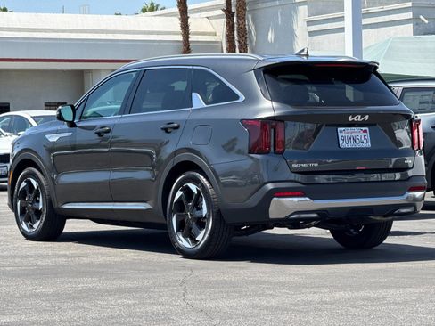 Certified 2025 Kia Sorento EX AWD/4WD image 5