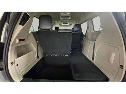 Used 2011 Chrysler Town & Country Touring-L w/ Entertainment Group #2 FWD image 16