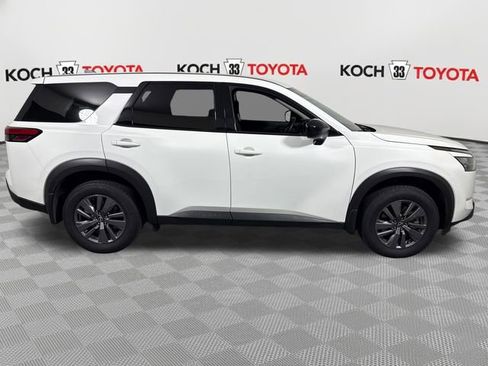 Used 2024 Nissan Pathfinder S AWD/4WD image 9