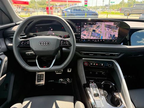 Used 2025 Audi SQ5 Premium Plus AWD/4WD image 23