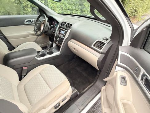 Used 2014 Ford Explorer XLT w/ Equipment Group 201A FWD image 23