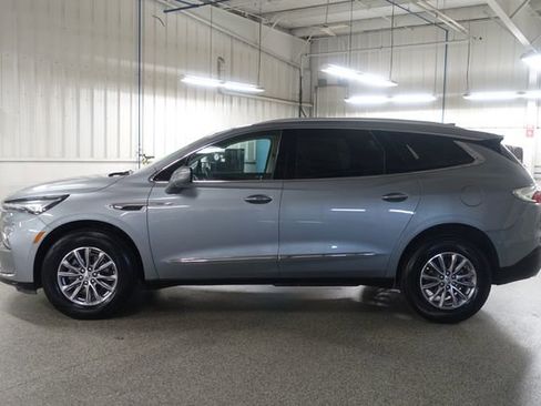 Used 2024 Buick Enclave Essence FWD image 4