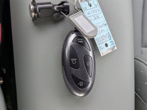 New 2025 Hyundai Elantra Limited FWD image 35