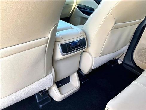 Used 2015 Toyota Highlander XLE FWD image 22