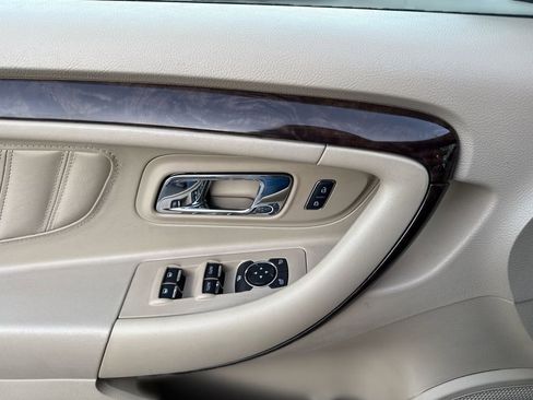 Used 2019 Ford Taurus Limited FWD image 15