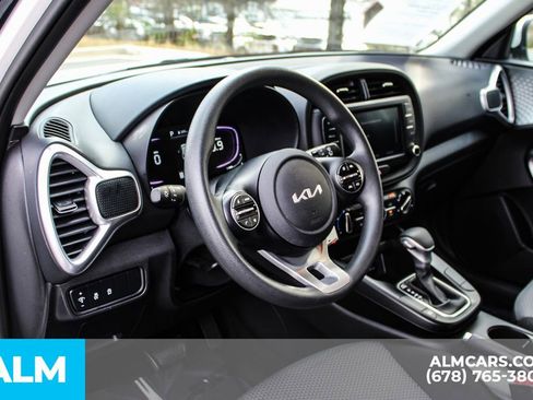 Used 2025 Kia Soul LX FWD image 28