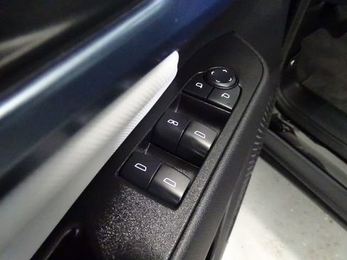 Used 2025 Chevrolet Equinox EV LT FWD image 9