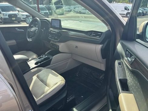 Used 2020 Ford Escape Titanium AWD/4WD image 10