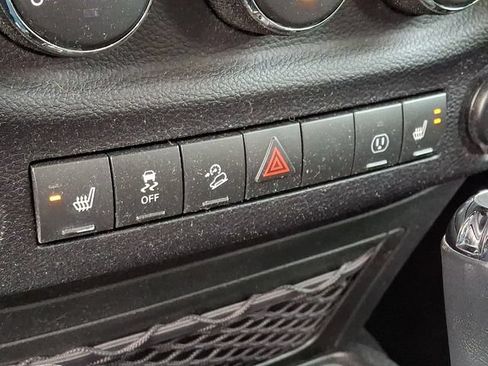 Used 2017 Jeep Wrangler Unlimited Sahara AWD/4WD image 21