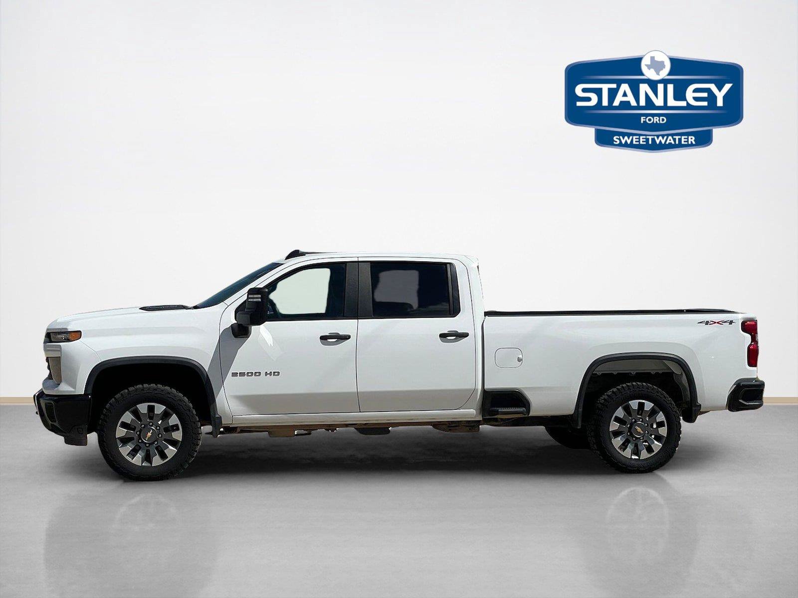 Used 2024 Chevrolet Silverado 2500 Custom w/ Custom Value Package AWD/4WD image 4