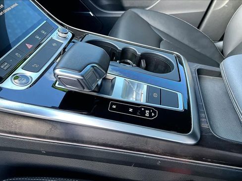 Used 2022 Audi Q8 Premium Plus w/ Premium Plus Package image 17