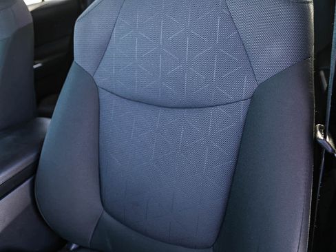 Used 2025 Toyota RAV4 XLE AWD/4WD image 21