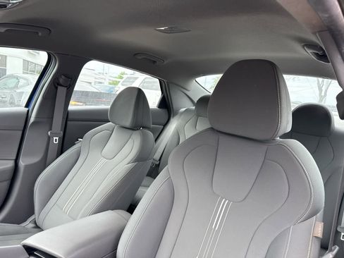 Used 2023 Hyundai Elantra SEL w/ Preferred Accessory Package image 6