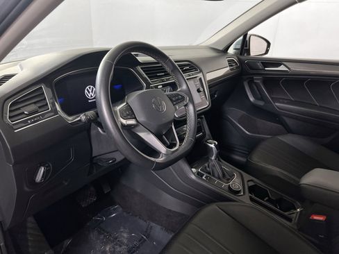 Used 2023 Volkswagen Tiguan SE AWD/4WD image 9