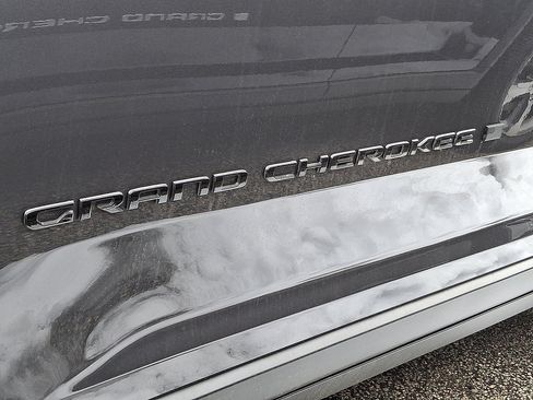 New 2026 Jeep Grand Cherokee Laredo image 5