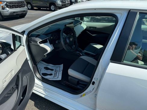 Used 2025 Toyota Corolla LE FWD image 3