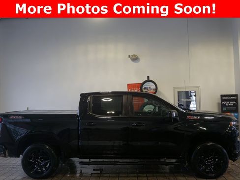 Used 2022 Chevrolet Silverado 1500 LT Trail Boss w/ Convenience Package II image 2