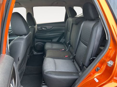 Used 2020 Nissan Rogue SV image 11