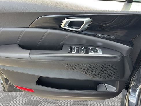 Used 2025 Kia Carnival SX Prestige image 5