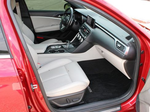 Used 2022 Genesis G70 2.0T RWD image 6