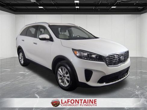 Used 2020 Kia Sorento LX w/ LX I4 Convenience Package image 2