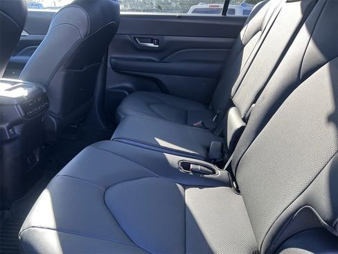 Used 2024 Toyota Grand Highlander XLE image 17