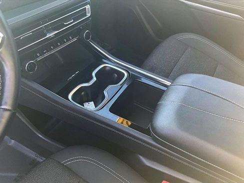 Used 2025 Chevrolet Traverse LT image 13