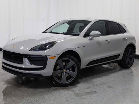 Certified 2025 Porsche Macan image 1