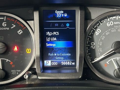 Used 2021 Toyota Tacoma TRD Sport w/ Technology Package image 23