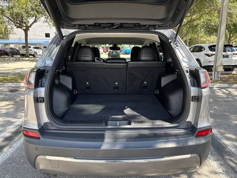 Used 2019 Jeep Cherokee Limited FWD image 27