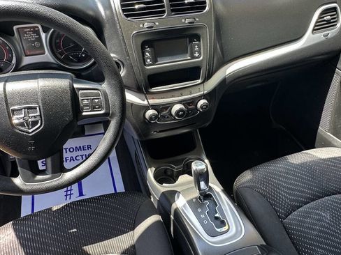 Used 2017 Dodge Journey SE w/ Flexible Seating Group image 9