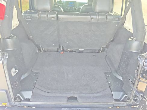Used 2018 Jeep Wrangler Unlimited Sport S AWD/4WD image 13