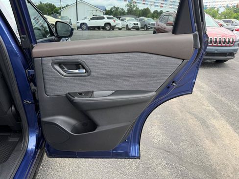 Used 2021 Nissan Rogue SV AWD/4WD image 18